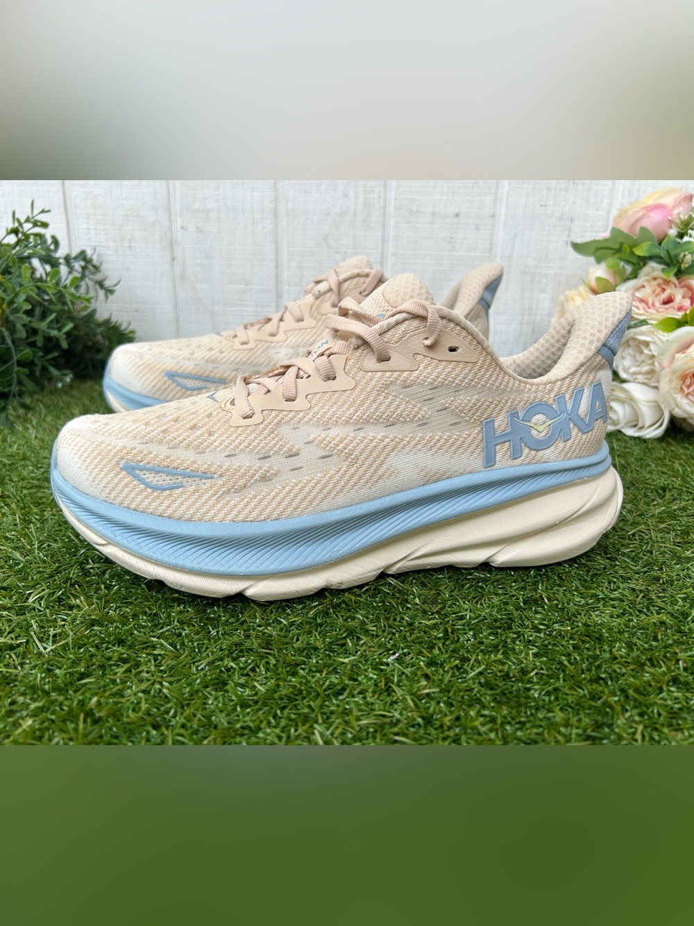 HOKA Clifton 9 women | EVERYDAY RUNNING
size 8 gently used Color: Oak / Alabaste - Picture 11 of 16